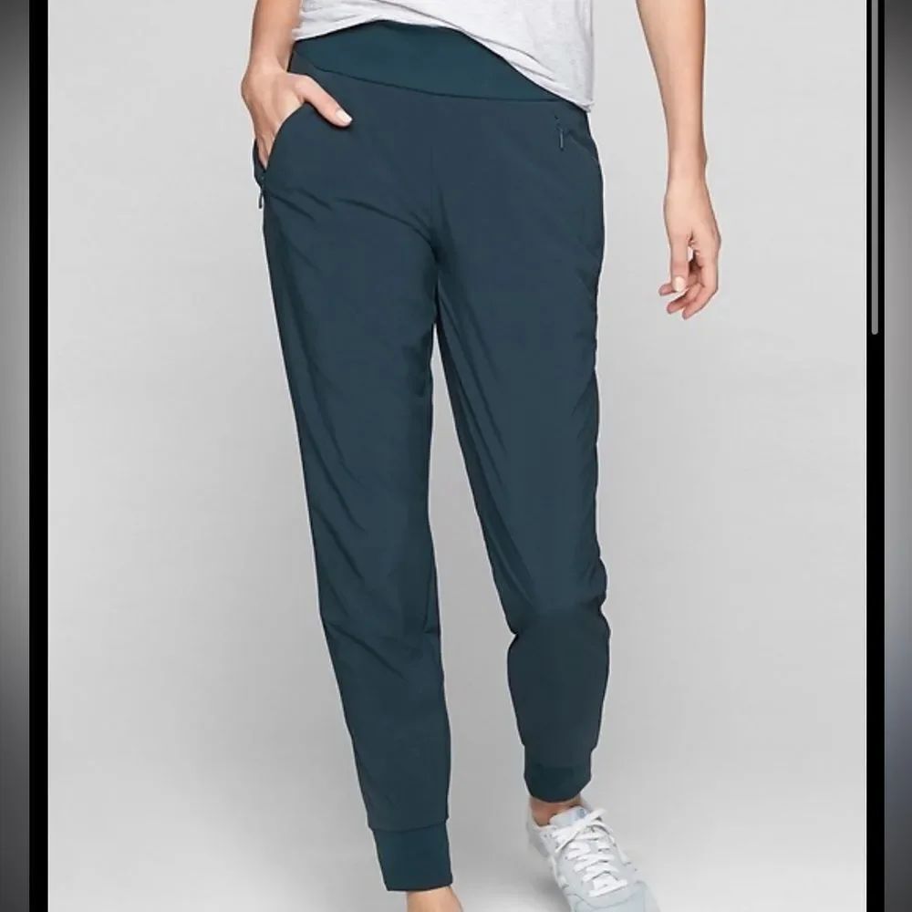 Athleta Soho Joggers Size 4